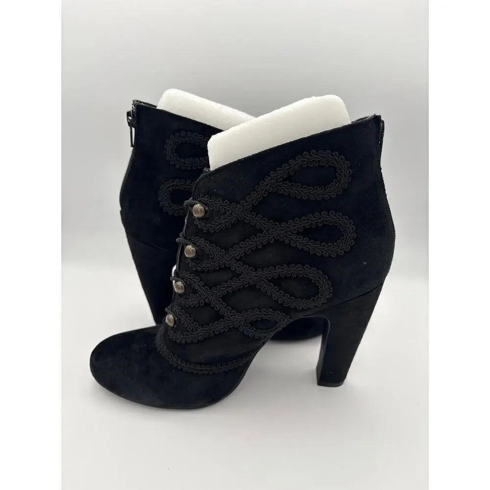 Women’s Seychelles Size 9 Black Suede Heeled Ankle Boots w/ Embroidery.